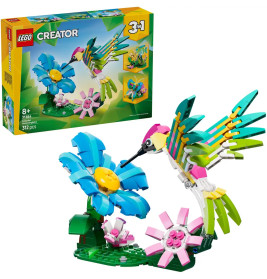 LEGO Creator Set: Bunter Kolibri mit Blumen, fertig aufgebaut und auf der Verpackung abgebildet.