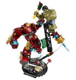 LEGO® Marvel Super Heroes™ 76343 Duell der Giganten: Hulkbuster vs. Hulk