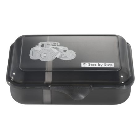 Schwarze Brotdose mit weißem Traktor-Motiv und Step by Step-Logo auf dem Deckel.