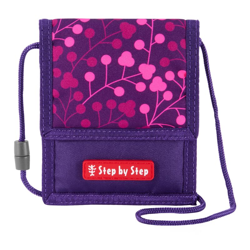 Lila Geldbörse mit pinkem Beerenmuster, rotem Step-by-Step-Label und lilanem Halsband.