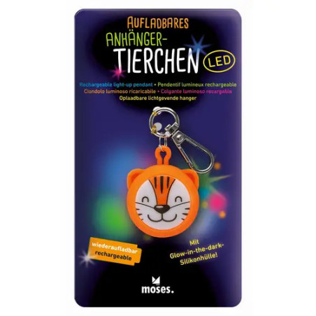 Oranger LED-Schlüsselanhänger in Katzenform mit Verpackung, beschriftet mit Anhänger Tierchen und aufladbar.