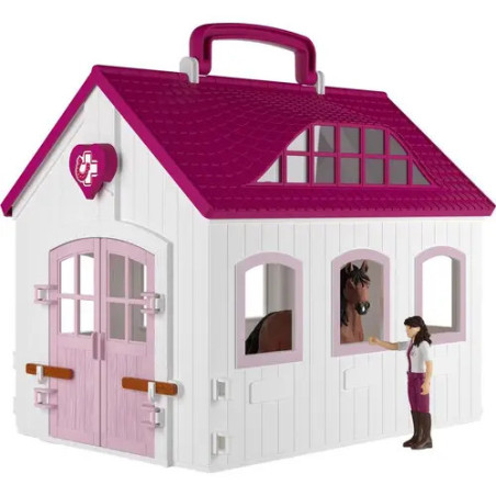Spielzeugscheune mit rosa Dach, weißen Wänden, Pferdefigur innen und Mädchenfigur vor dem Fenster.