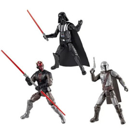 Drei Star Wars Figuren: Darth Vader, Darth Maul mit roten Lichtschwertern und der Mandalorianer mit Blaster.