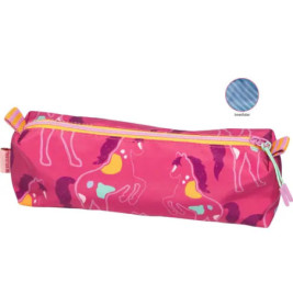 Pinkes Federmäppchen mit bunten Pferdemotiven, gelbem Reißverschluss und kleinem blauen Kreis mit Stoffinnenseite.