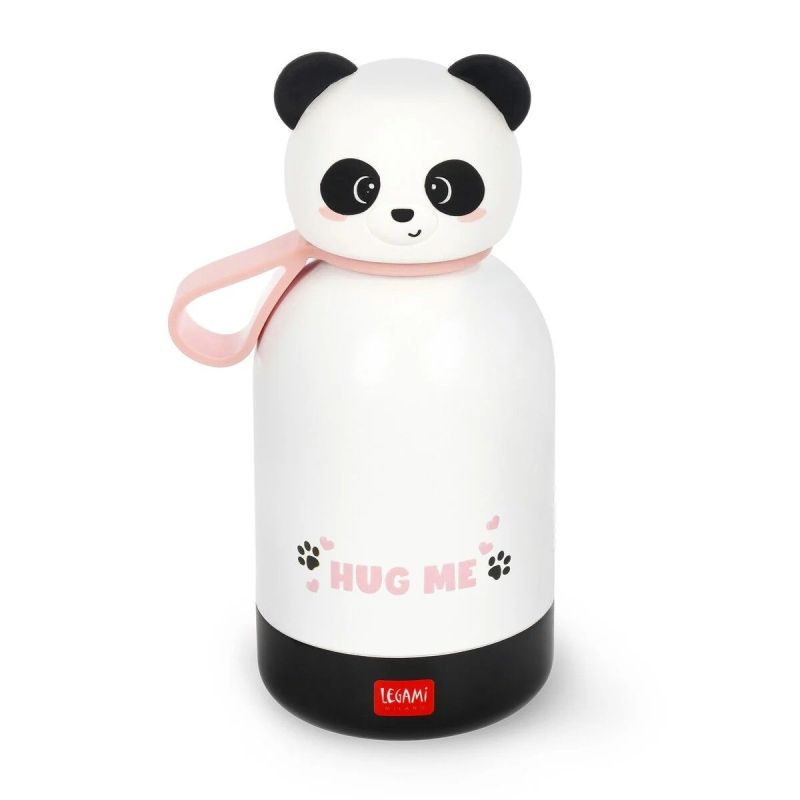Weiße Thermosflasche mit Pandagesicht-Deckel, rosa Henkel und Hug Me-Schriftzug samt Pfotenabdrücken vorne.