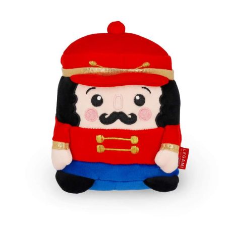 Plüschfigur als Spielsoldat mit rotem Hut, roter Jacke, blauer Hose und schwarzem Schnurrbart.