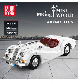 Weißes LEGO-Oldtimermodell mit rotem Innenraum auf Stadt-Hintergrund von Mould King, empfohlen ab 14 Jahren.