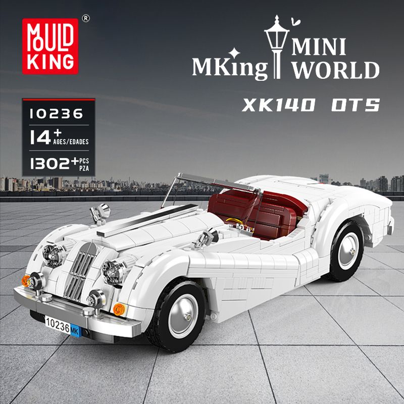 Weißes LEGO-Oldtimermodell mit rotem Innenraum auf Stadt-Hintergrund von Mould King, empfohlen ab 14 Jahren.