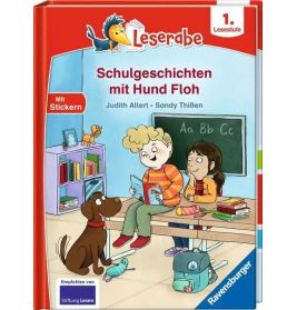 Kinder lesen im Klassenraum mit einem braunen Hund. Buchtitel: Schulgeschichten mit Hund Floh.