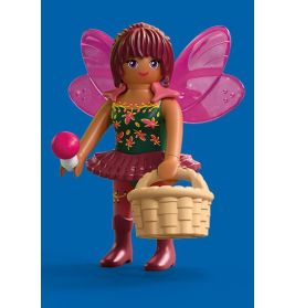 Waldfee mit süßem Helfer