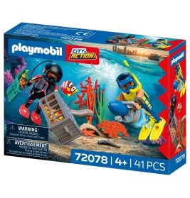 Polizeitaucher mit Schatz