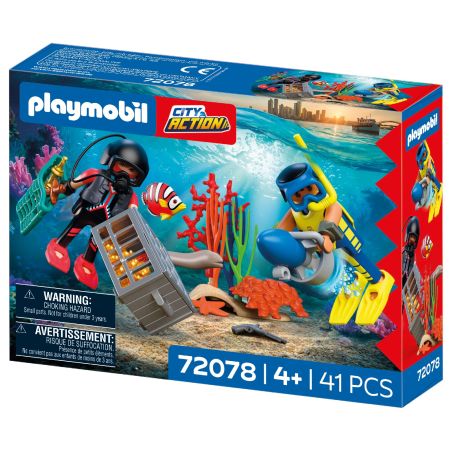 Polizeitaucher mit Schatz