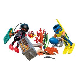 Polizeitaucher mit Schatz