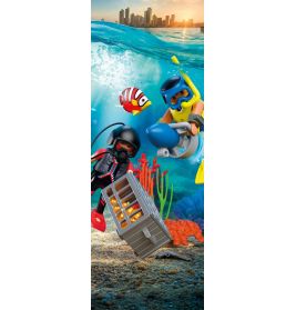 Polizeitaucher mit Schatz