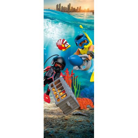 Polizeitaucher mit Schatz