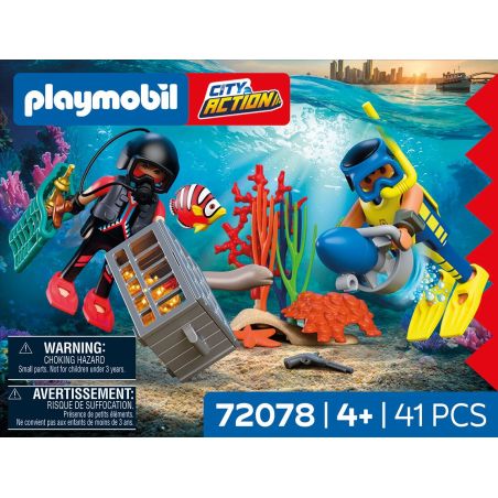 Polizeitaucher mit Schatz