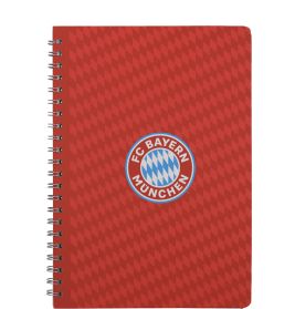 Rotes Spiralnotizbuch mit zentralem FC Bayern München-Logo auf dem Cover und rautenförmigem Hintergrund.