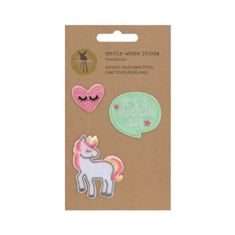 Drei bunte Web-Sticker: ein rosa Herz mit Wimpern, eine grüne Sprechblase und ein Einhorn.