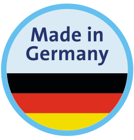 Rundes Emblem mit "Made in Germany" über deutscher Flagge, blauer Rand um das Abzeichen.