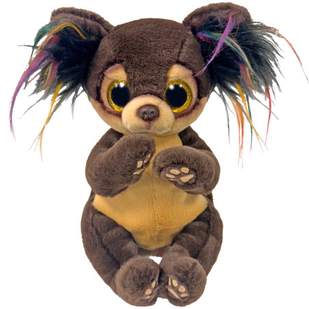 Plüschfigur mit dunkelbraunem Fell, gelbem Bauch, großen Augen und bunten flauschigen Ohren sitzt aufrecht.