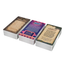 Drei Stapel bunter Spielkarten mit unterschiedlichen Themen und Texten auf weißem Hintergrund.