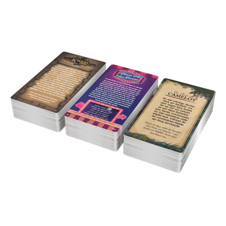 Drei Stapel bunter Spielkarten mit unterschiedlichen Themen und Texten auf weißem Hintergrund.
