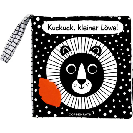Schwarz-weißes Babybuchcover mit einem gezeichneten Löwen und dem Titel Kuckuck, kleiner Löwe! oben.