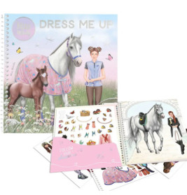 Anziehbücher mit Mädchen, Pferden, Outfits und Accessoires liegen auf weißem Hintergrund.