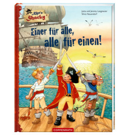 Drei als Piraten verkleidete Kinder heben auf einem Schiff Schwerter, im Hintergrund ein großes Piratenschiff und Möwen.
