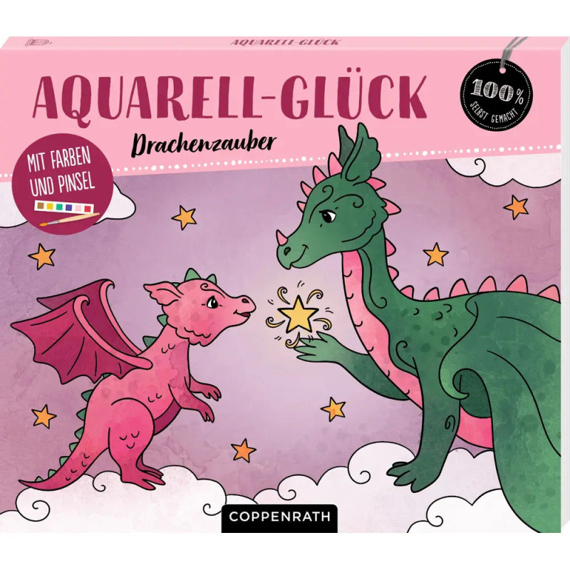 Zwei Cartoon-Drachen, einer klein und rosa, einer groß und grün, halten Sterne vor rosa Wolkenhintergrund.