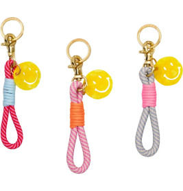 Drei bunte Schlüsselanhänger aus Seil mit gelbem Smiley-Anhänger und goldenem Schlüsselring.