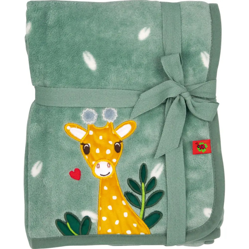 Grüne Babydecke mit Giraffenmotiv, Blättern und rotem Herz, mit passendem Band zusammengebunden.