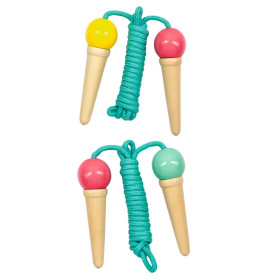 Zwei bunte Springseile mit türkisfarbenen Kordeln und Holzgriffen in Kegelform, oben jeweils eine runde Kugel.