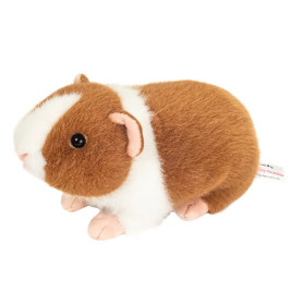 Plüschmeerschweinchen in Braun und Weiß mit schwarzen Augen und rosa Füßen vor weißem Hintergrund.