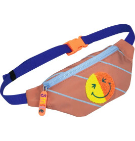 Braune Bauchtasche mit blauem Gurt, Smiley-Aufnäher und Zipper mit der Aufschrift SMILE.