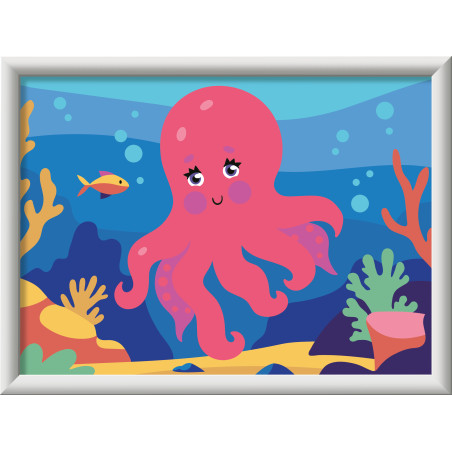 Rosa Cartoon-Oktopus lächelt unter Wasser, umgeben von bunten Korallen, Wasserpflanzen und einem kleinen Fisch.