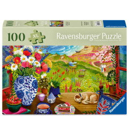 Bunte Puzzlebox mit Motiv: heller Raum mit Blumen, Obst, Hund und Blick auf einen idyllischen Garten im Hintergrund.