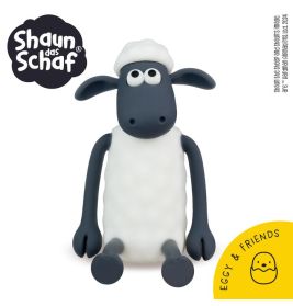 Shaun das Schaf sitzt, dazu sind das Shaun-das-Schaf-Logo und ein Eggy-&-Friends-Abzeichen zu sehen.