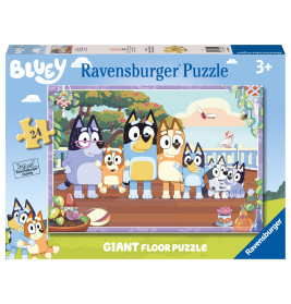 Bluey Ravensburger Puzzle mit Blueys Familie beim Picknick im Garten, 24 Teile, geeignet ab 3 Jahren.