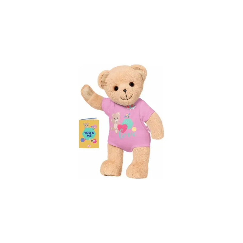 Hellbrauner Teddybär mit rosa Shirt winkt neben gelber Karte mit buntem Text und Formen.
