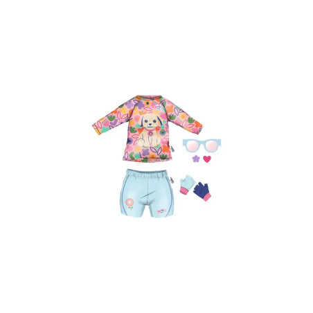 Buntes Puppen-Outfit mit langärmligem Oberteil, Shorts, Sonnenbrille und zwei Paar Handschuhen.