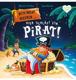 Ein orangebärtiger Pirat schläft auf einem Schatz, während Junge und Affe am mondbeschienenen Strand zusehen.