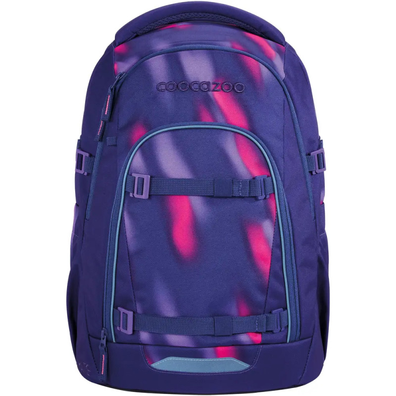 Lila Cocazoo-Rucksack mit pink-blauen Mustern, Frontgurten und Reißverschlusstaschen.