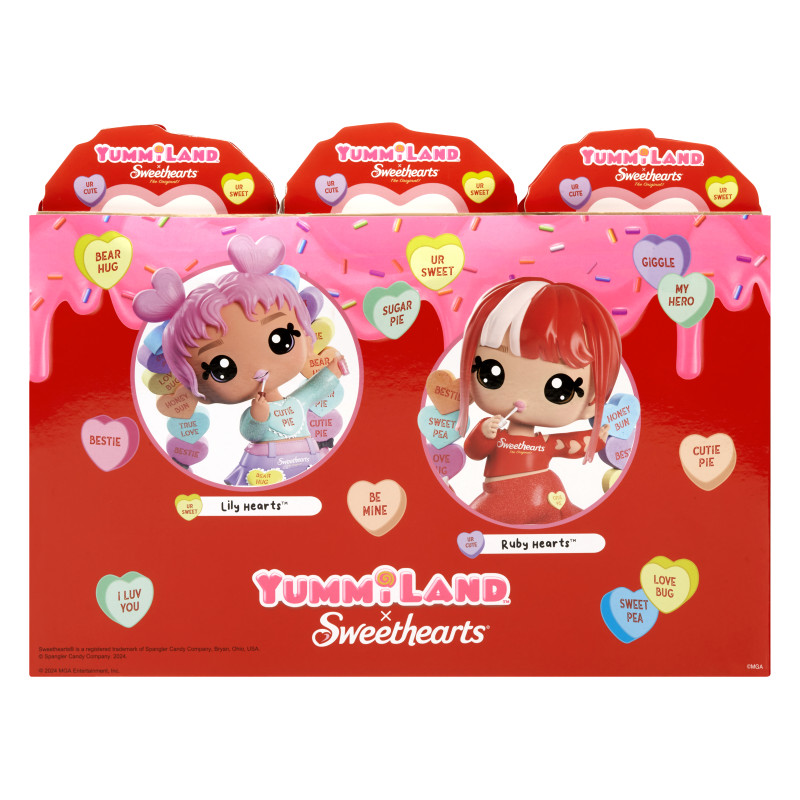 Zwei YummiLand Sweethearts Puppen, Lily Heartz und Ruby Heartz, in einer roten Bonbon-Box mit Herzbotschaften.