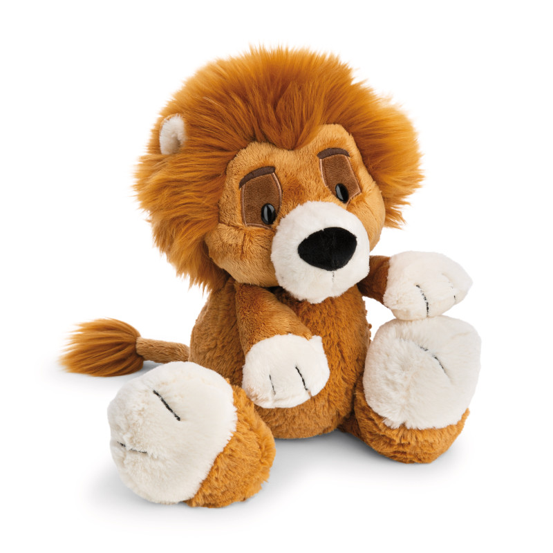 Ein Plüschlöwe mit flauschiger Mähne, braunem Fell und weißen Pfoten sitzt auf weißem Hintergrund.