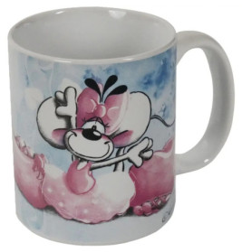 Weiße Tasse mit einer Comic-Maus mit rosa Schleife, die lächelt und ein Peace-Zeichen auf blauem Hintergrund zeigt.