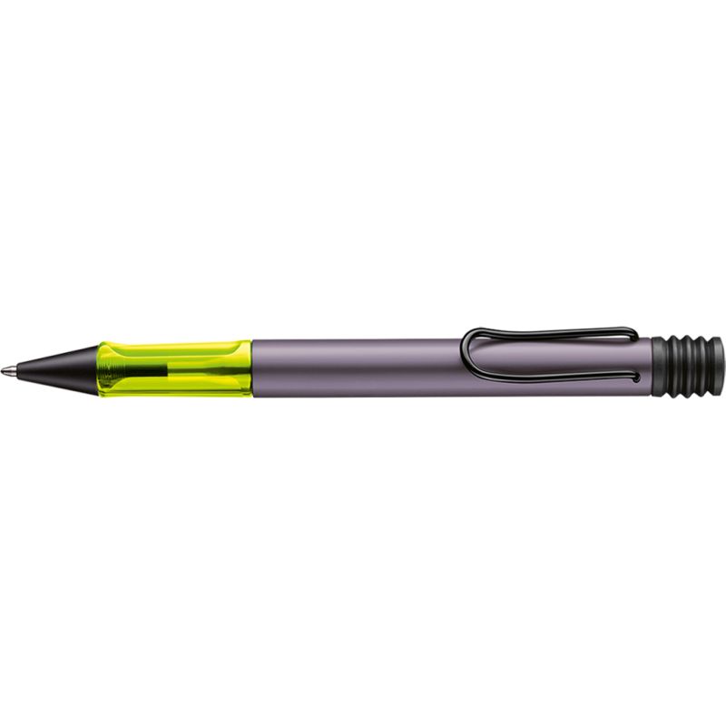 Ein schwarz-grauer Stift mit durchsichtigem gelbem Griff und schwarzem Clip vor weißem Hintergrund.