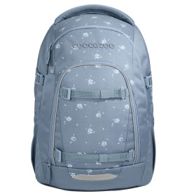 Hellblauer Rucksack mit weißen Blumenmustern und Coocazoo-Logo auf der Vorderseite.
