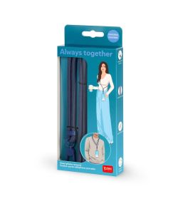 Blaues Smartphone-Lanyard in Verpackung mit Abbildung einer Frau, die das Lanyard trägt, auf der Vorderseite.