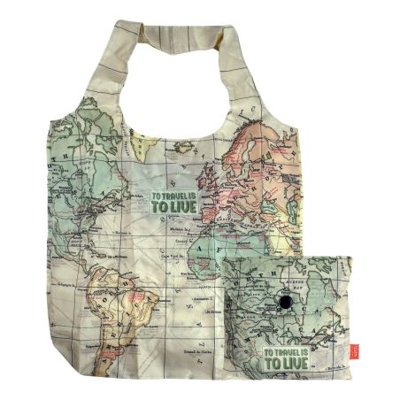 Wiederverwendbare Tasche mit Weltkartenmotiv und "To travel is to live", dazu passendes Etui.